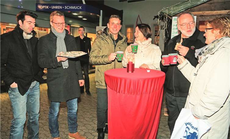 Ein Besuch in der Einkaufsstadt lohnt sich immer. Zum Last Minute Shopping in Mendig werden wieder viele Besucher erwartet, die neben dem Einkaufen auch eine Rast bei einem guten Glühwein einlegen können. -FRE-