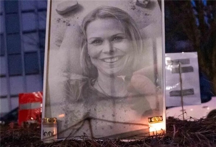 Ein Bild der getöteten Anna aus Gimmigen: am Vorabend der Verhandlung fand in Koblenz eine Mahnwache statt. Foto: SCH