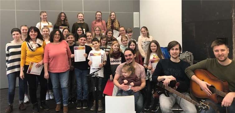 Ein Bild vom Chorwochenende mit Band aus dem Februar. Fotos: privat