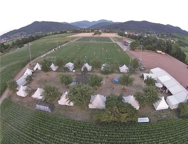 Ein Blick auf das Zeltlager des SV Hertha Buschhoven von oben.