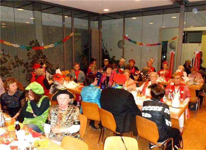 Ein Blick in den festlich geschmückten Pfarrsaal.