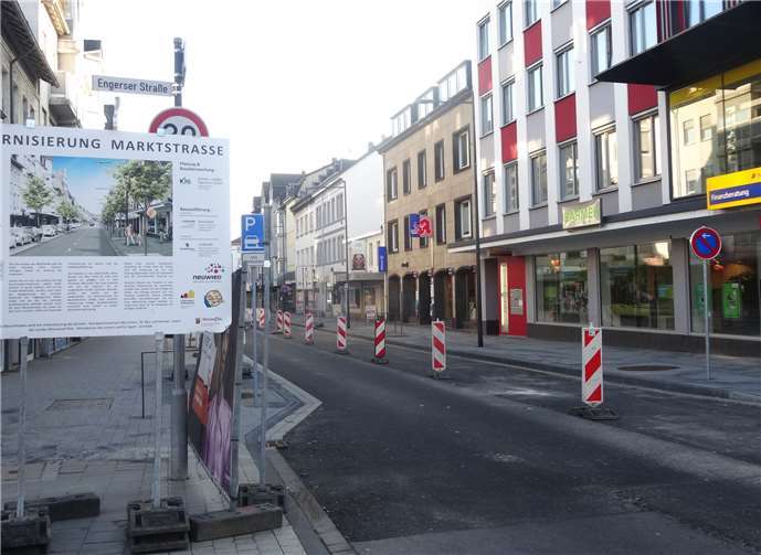 Ein Blick in den unteren Teil der Marktstraße, der voraussichtlich in der zweiten Märzwoche die abschließende Deckschicht erhält.