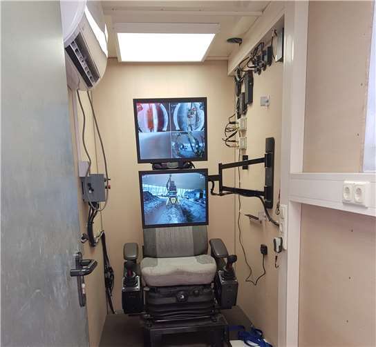 Ein Blick in die Kabine des Maschinenführers.