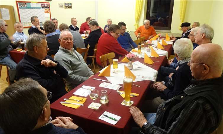 Ein Blick in die Runde bei der Versammlung. Fotos: privat