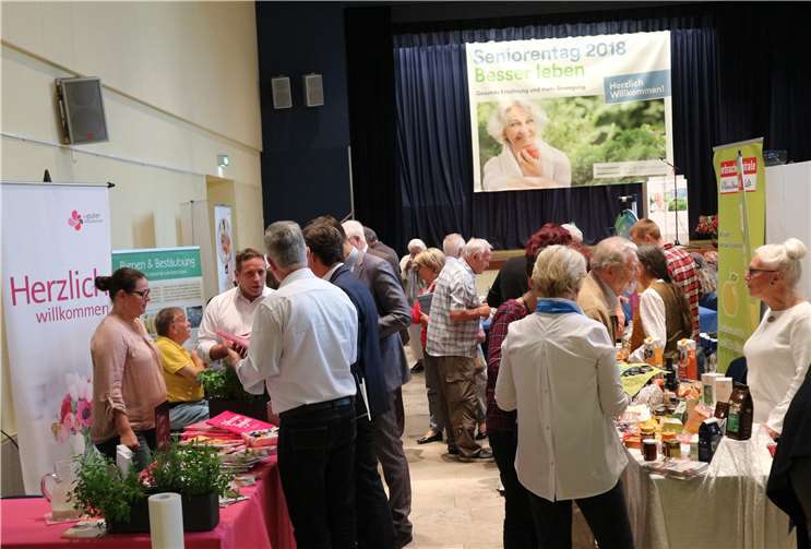 Ein Blick in die gut besuchte Informationsausstellung.