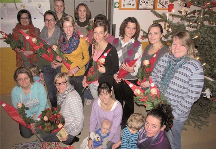 Ein Blumengruß vom Elternausschuss an die Erzieherinnen.