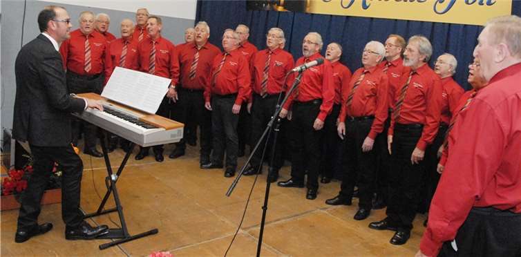 Ein Chor, der Alpenrock und Songs von Michael Jackson beherrscht: der Männerchor Rengsdorf bei seinem wieder erfolgreichen März-Konzert. KER-