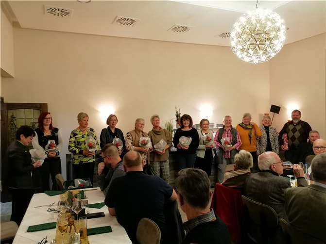 Ein Dank ging an die PartnerInnen der aktiven Vorstandsmitglieder. Foto: Jürgen Schumacher