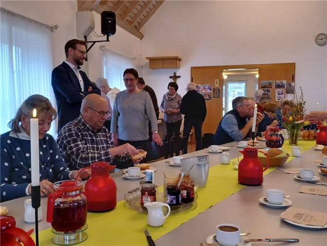 Ein Dorffrühstück ist viel mehr als Kaffee und frische Brötchen: Es ist ein Treffpunkt, ein Ort für das Dorfleben. Fotos: Verbandsgemeinde Montabaur / Christina Weiß