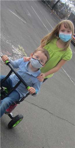 Ein Dreirad (mit Stehfunktion) war auch dabei.