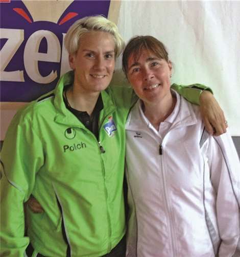Ein Duell auf Augenhöhe - Katja Ricken (links) und Mirjan Serree (rechts) beim 2. Spieltag der Bundesliga Damen in Polch nach ihrem Start.Peter Kirst