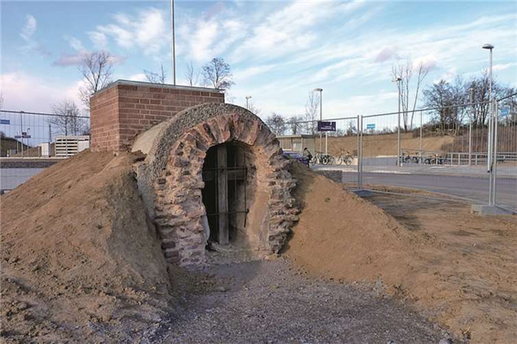 Ein Einstiegsschacht zum Römerkanal. Heinrich Pützler