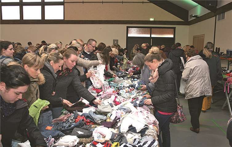 Ein „El Dorado“ für Schnäppchenjäger war die Vinxtbachhalle in Waldorf beim traditionellen Frühjahrsbasar „Passt, sitzt und hat Spiel“. WK