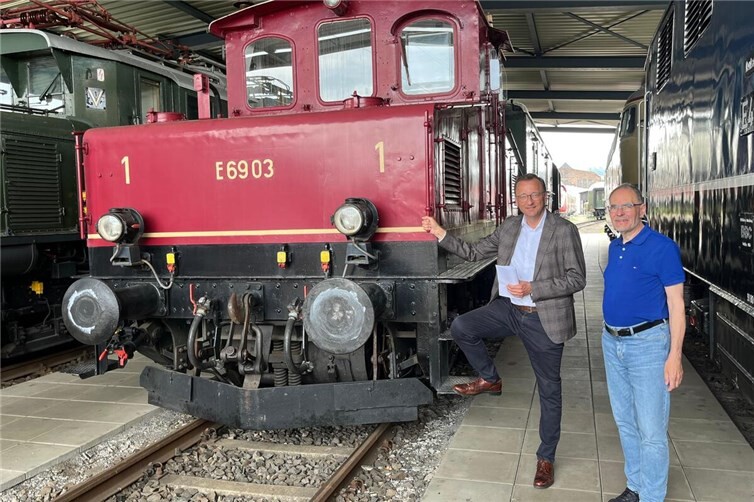 Ein Eldorado für Eisenbahnfreunde und ein guter Ausflugstipp für die Sommerferien: das Museum der Deutschen Bahn in Lützel. Der CDU-Bundestagsabgeordnete Josef Oster war schon mehrfach hier und tauschte sich nun mit Museumsleiter Wolfgang Ihrlich über aktuelle Projekte aus.