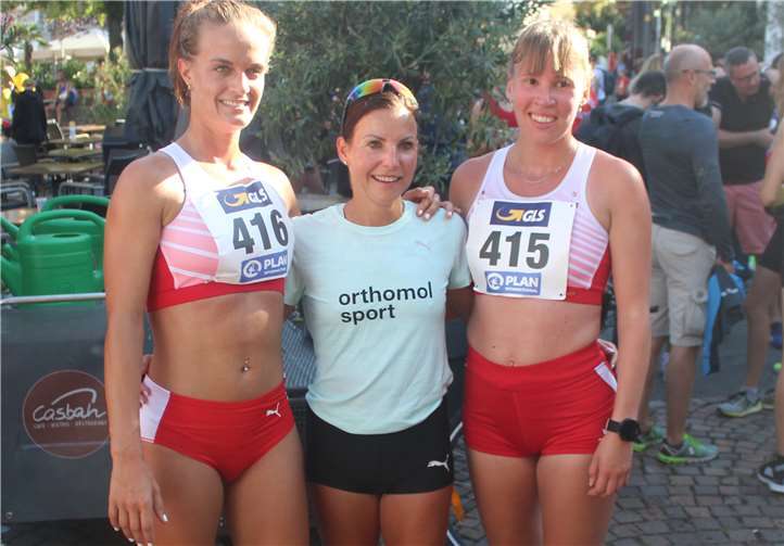 Ein Erinnerungsfoto mit Sabrina Mockenhaupt-Gregor – links Christine Zeni und rechts Sandra Teller. Foto: privat