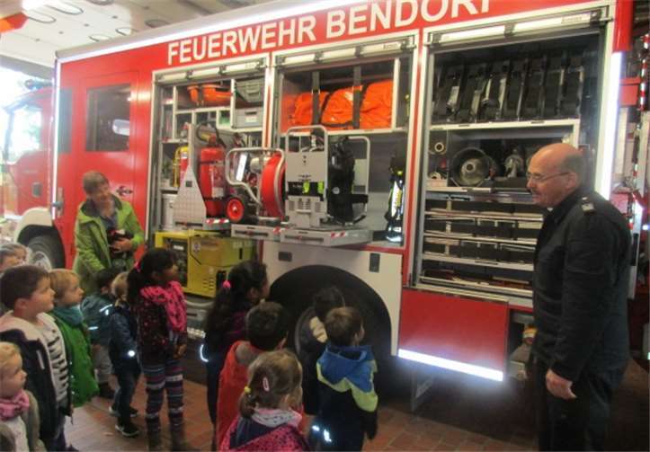 Ein Feuerwehrfahrzeug ist vollgestopft mit Technik. Wehrleiter Markus Janßen beantwortete alle neugierigen Fragen und erklärte, wie ein Feuerwehrauto funktioniert.Stadtverwaltung Bendorf