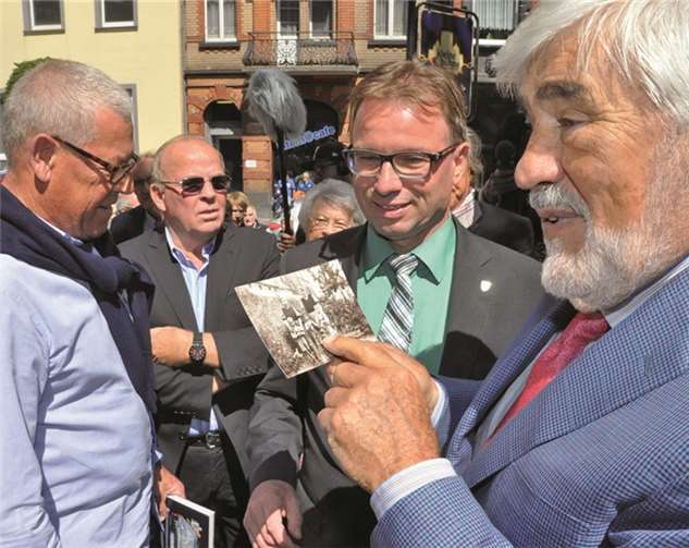 Jetzt kann jeder den Weg von Mario Adorf gehen Ein Foto Dokument beweist: Hier bin ich ja im Alter von 3 Jahren zu sehen.