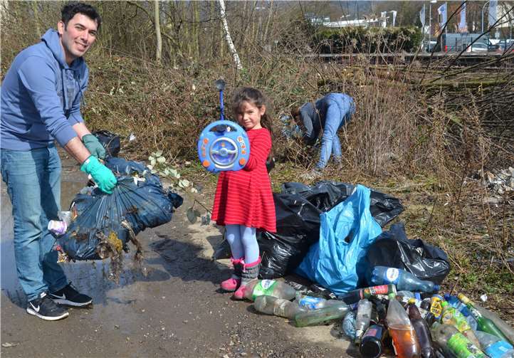 Ein Foto von der Müllsammelaktion des Jahres 2018 des Tierschutz Siebengebirge.Foto: Tierschutz Siebengebirge/Antje Firmenich