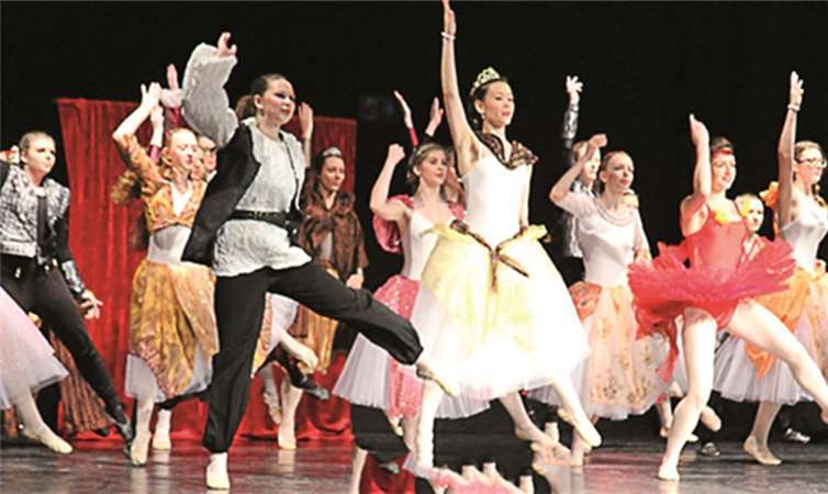 Ein Freudenfest im Schloss von Prinz Igor, getanzt von den Balletteusen des RTV anlässlich des gemeinsamen Ballettabends mit den französischen Gästen.
