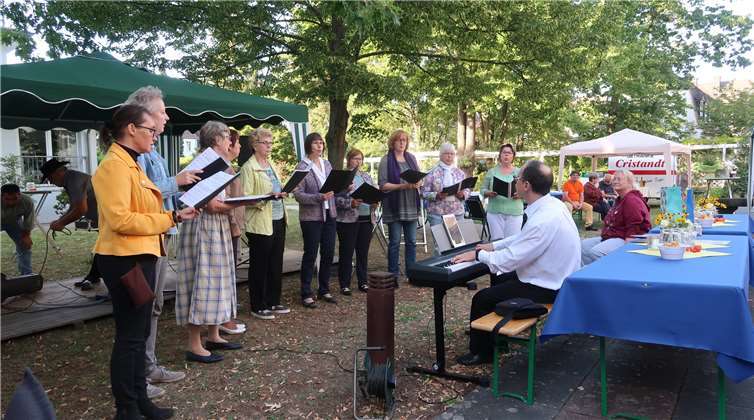 Ein Geburtstagsständchen zum Besten zu geben, ließen die Frauen sich nicht nehmen.Foto: privat
