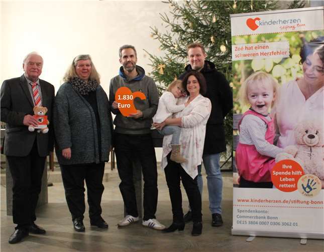 Ein Gesamtbetrag in Höhe von 1.830,00 Euro konnte an die Vertreter des Vereins „Herzenskinder e.V.“ übergeben werden.Foto: Jens Hirschfeld