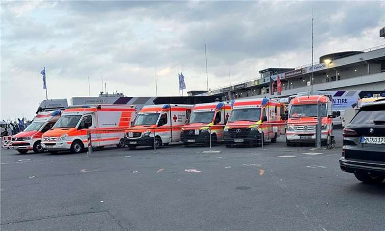 Katastrophe am Nürburgring: Mehrere Menschen schwer verletzt Ein Großaufgebot von Rettungskräften ist im Einsatz. Foto: privat
