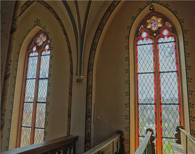 Ein Großteil der Fenster in der Laurentiuskirchemuss in den nächsten Monaten restauriert werden.Fotos: Kirchengem. St. Laurentius Nentershausen