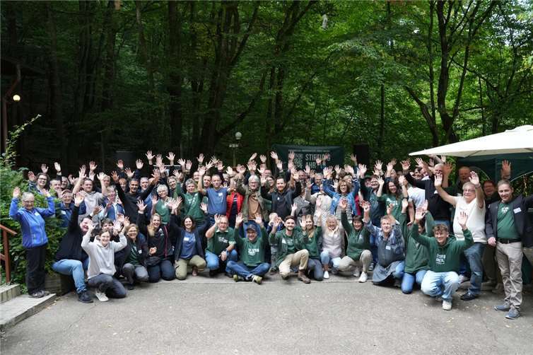 Ein Großteil der über 100 Teilnehmer.  Foto: Sandra Lewash