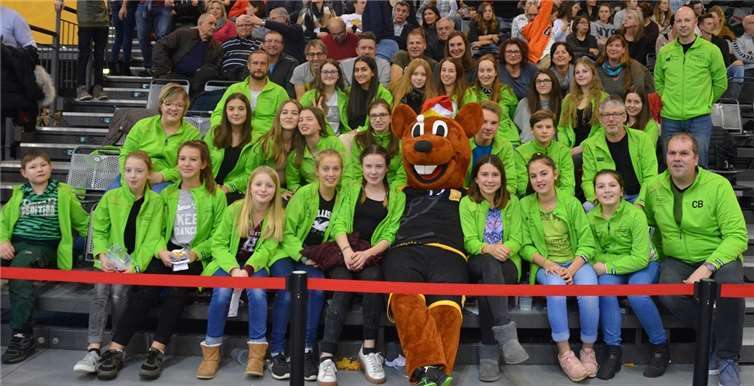Ein Gruppenfoto mit Maskottchen „Hanniball“ war eins von vielen Highlights.privat