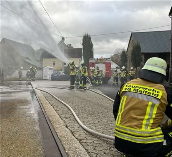 Ein Hausbrand wurde simuliert.  Fotos: Hartmut Hahn