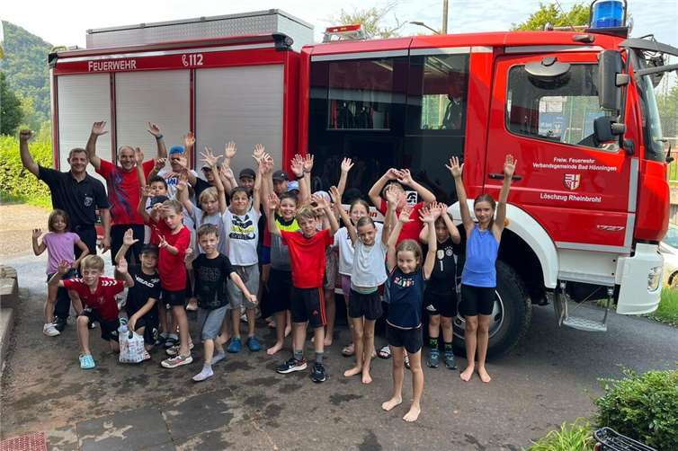 Ein Highlight beim Sommercamp des TC Rheinbrohl: Besuch der Rheinbrohler Feuerwehr. Foto: privat