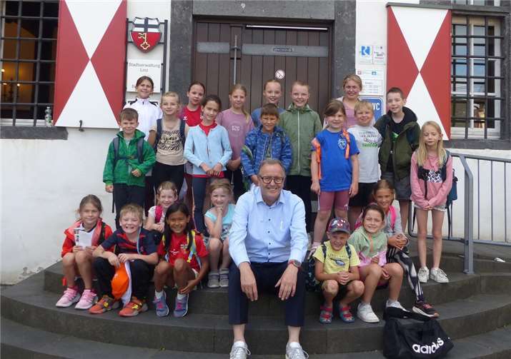 Ein Highlight der Ferienaktion war der Besuch beim Bürgermeister Helmut Muthers im Rathaus.