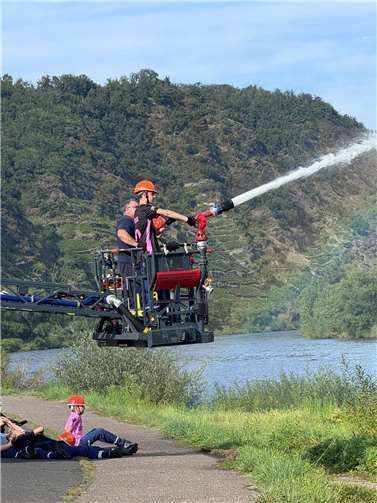Ein Highlight für die Gruppe war sicherlich der Höhenausflug, auf über 15 Meter, mit der Drehleiter.