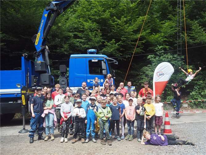 Ein Highlight im Rahmen der AWO-Ferienfreizeit war der Besuch des THW Bendorf.  Foto: Stadt Bendorf
