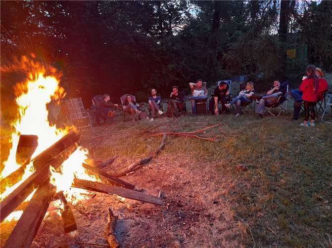 Ein Highlight im Zeltlager ist das Lagerfeuer.  Foto: privat