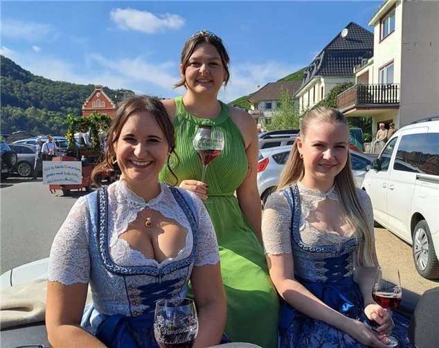 Ein Highlight war die Teilnahme als Ahrweinkönigin im Winzerfestumzug in Rech..  Fotos: Annabell Stodden