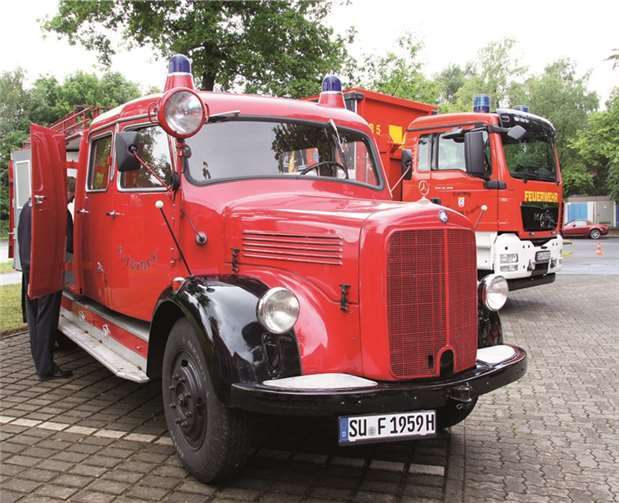 Ein Highlight war natürlich die Ausstellung von Fahrzeugen aus Vettelschoß und der Berufsfeuerwehr Köln.