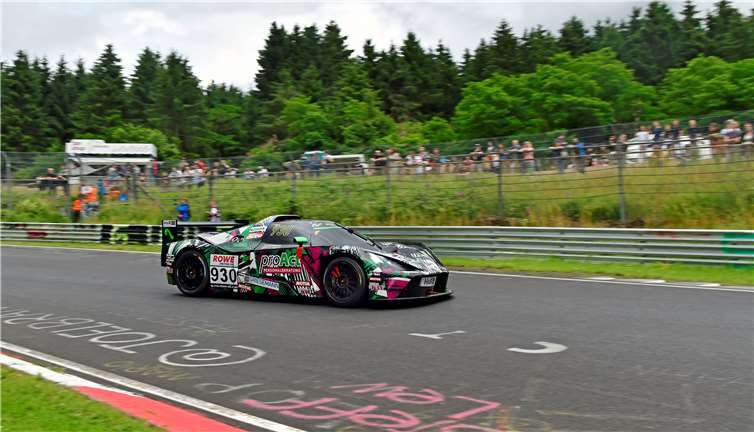 Ein Hin¬gu¬cker für die die Zuschauer der konstant in dieser Saison schnellste KTM X-BOW GT4 von Teichmann Racing mit Maik Rönnefarth, Georg Griesemann und Yves Volte am Steuer