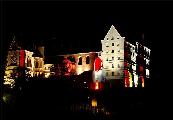 Ein Hingucker war auch wieder die Beleuchtung des Klosters.Fotos: Wershofen Garten
