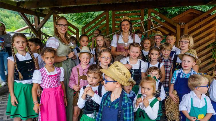 Ein Hingucker waren die Winzerkinder,die auch in diesem Jahr die Weinmajestäten geleiteten.