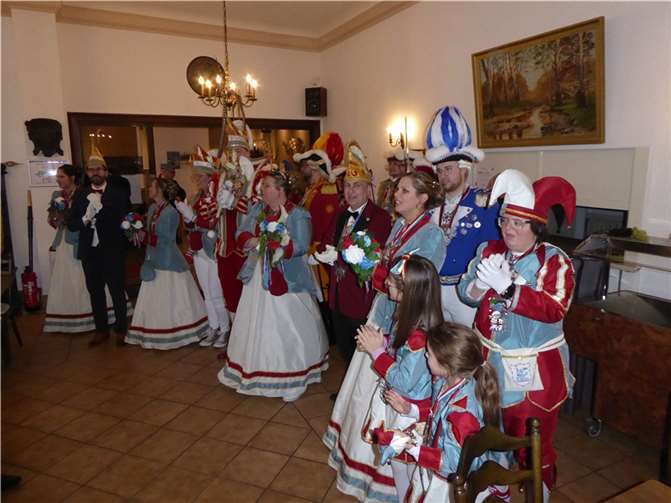 Ein Höhepunkt der Veranstaltung war der Einzug des Prinzenpaares Prinz Stefan II. und Prinzessin Mona, begleitet von der Prinzengarde, die die karnevalistische Regentschaft in Andernach übernahmen. Foto: privat