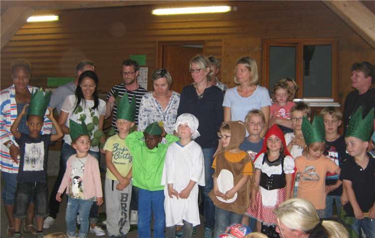 Ein Höhepunkt der Waldwoche war die Aufführung des Theaterstücks „Rotkäppchen“ für die Eltern. privat