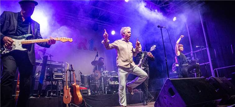 Ein Höhepunkt des Abends war der sicherlich der Auftritt der Band Still Collins. Die Band rockte die Festwiese.