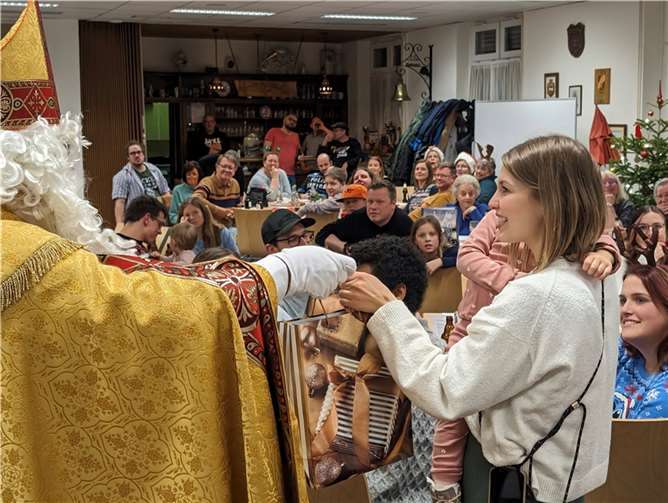 Ein Höhepunkt des Nachmittags war der Besuch des Nikolaus. Foto: privat