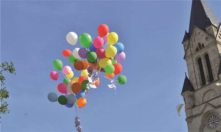 Ein Höhepunkt für Jung und Alt wird wieder das Aufsteigen der vielen bunten Heliumballoons sein. privat