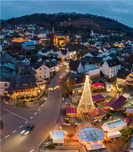 Ein Höhepunkt war in diesem Jahr der Zunftbaum mit seiner neuen Illumination. Fotos: Andreas Pacek/Touristik-Verband Wiedtal e.V.