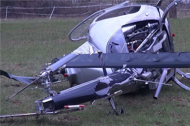 Ein Hubschrauber war bei einer Außenlandung verunfallt, nachdem der Motor ausgefallen war. Foto: WinklerTV