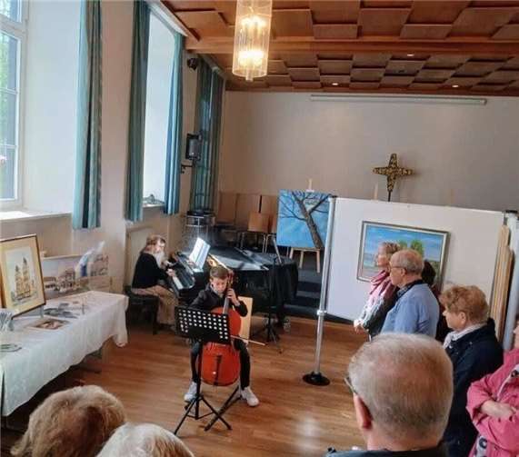 Ein Jubiläum konnte die Künstlergruppe „Regenbogen94“ in diesem Jahr an den Michelsmarkt- Tagen in der Evang. Christuskirche feiern. Foto: privat