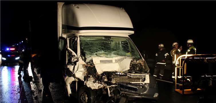 Ein Klein-LKW war auf der BAB48 auf einen LKW aufgefahren.privat