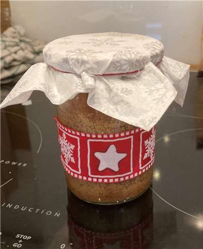 Ein Kuchen im Glas mit Nüssen, Schokolade und Zimt für das richtige Vorweihnachtsgefühl.Foto: Missionsausschuss St. Laurentius